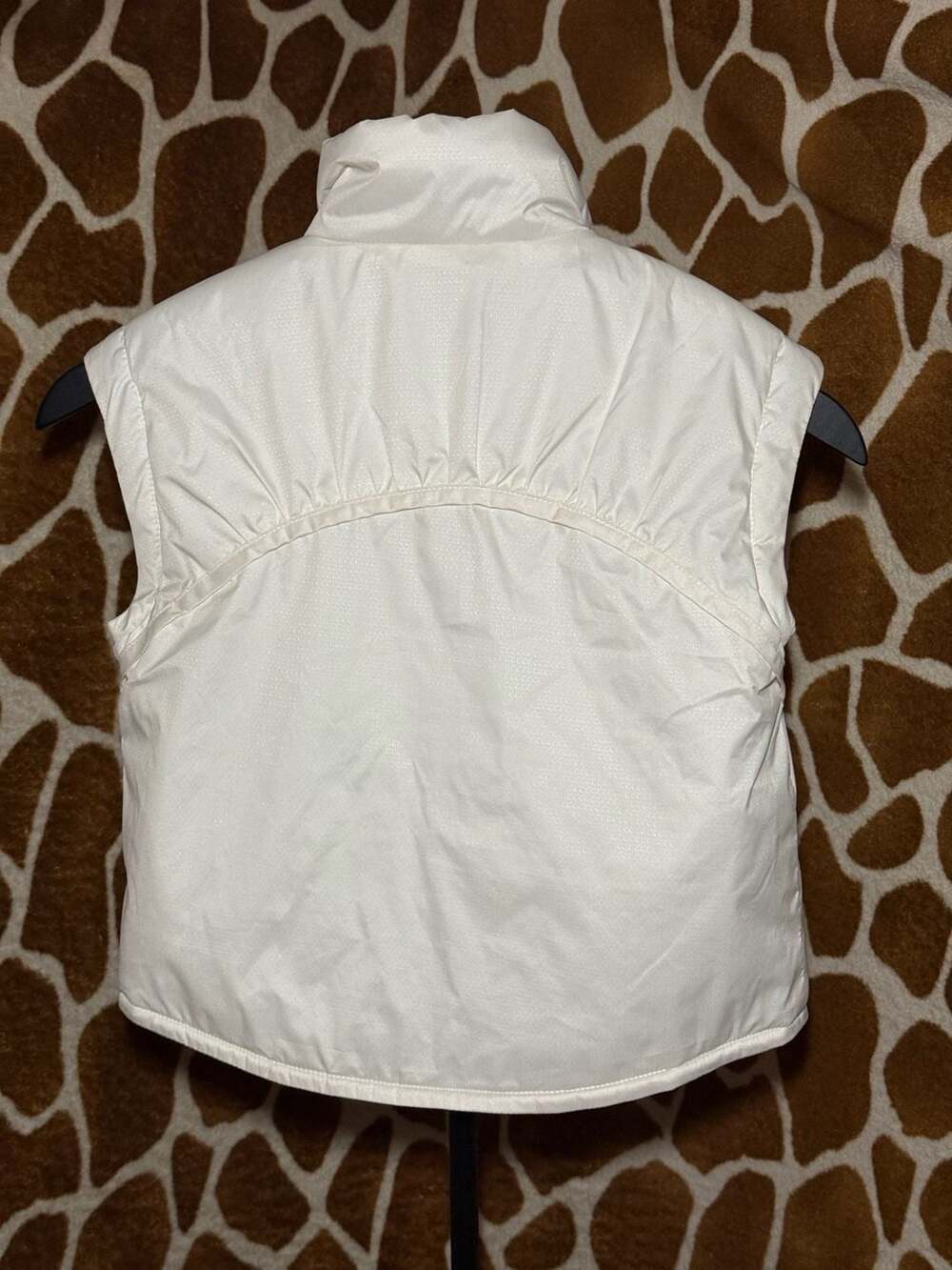 Old Navy Girls White Water-Resistant Puffer Vest Size S (6-7) - Picture 2 of 4
